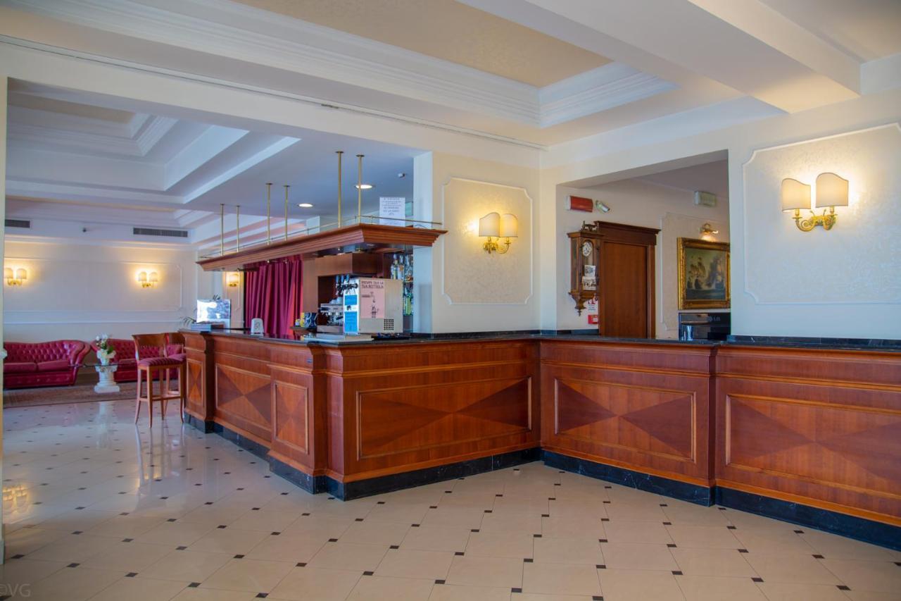 Hotel Executive La Fiorita Rimini Esterno foto